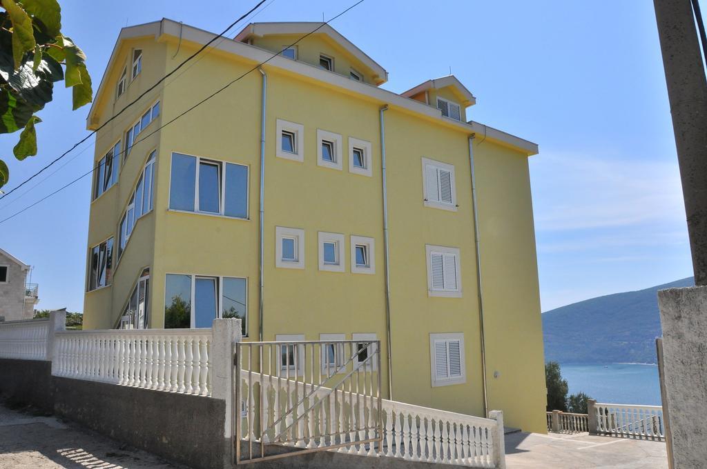 Apartment Bayer Herceg Novi Esterno foto